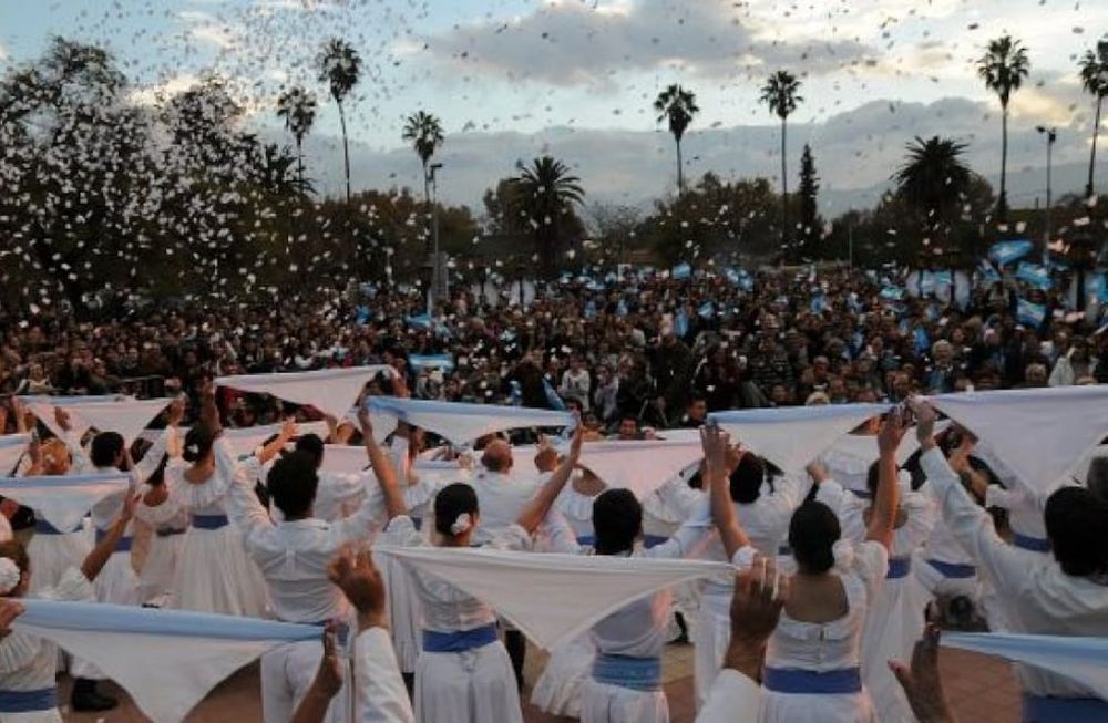 Ciudad celebrará el 25 de mayo con la cueca y el gato cuyano más convocantes del país