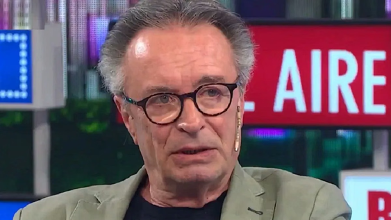 Oscar Martínez a sus 76 años, el actor reside en Madrid junto a su pareja.