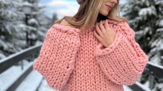 ni campera ni chaleco: el abrigo de moda del placard de la abuela que se impone este invierno