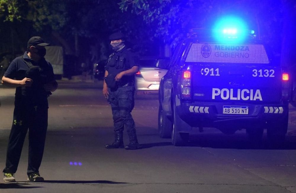 El miércoles en la noche asaltaron a dos hombres para robarles los vehículos. Uno ocurrió en Godoy Cruz y el otro en Las Heras. - Imagen ilustrativa / Los Andes