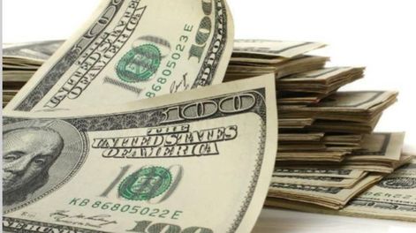 Dólar: el blue retrocede mientras que el oficial no se mueve