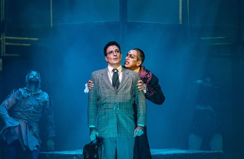 Juan Rodó interpreta a Drácula, en la producción que volvió a Mendoza con tres funciones sold out.