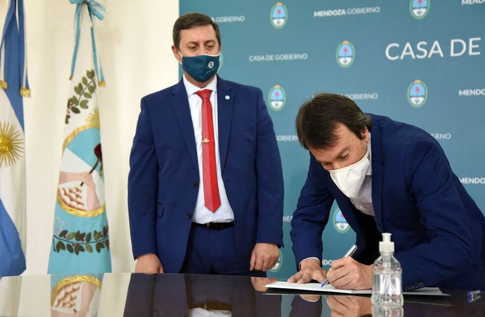 El ministro de Hacienda y Finanzas, Lisandro Nieri firmó con autoridades del Banco de la Nación Argentina el contrato de refinanciación del saldo de la deuda que la Provincia de Mendoza mantiene con la entidad.