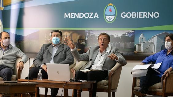 En la reunión virtual que mantuvieron este lunes el gobernador Rodolfo Suarez y los intendentes se decidió endurecer la restricción de circulación vigente en la provincia.