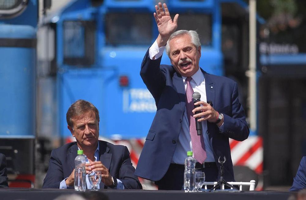 El presidente de la Nación Alberto Fernández junto al ministro de economía y el gobernador Rodolfo Suárez estuvieron presentes en la segunda llegada del tren de pasajeros a PalmiraFoto: Claudio Gutiérrez Los Andes