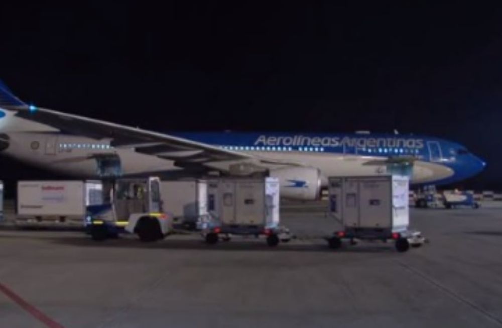 Hoy llegaron más de 700 mil dosis desde China y se espera otro viaje.