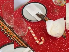 Decoración para la mesa navideña solo con servilletas de papel. Captura de Instagram.
