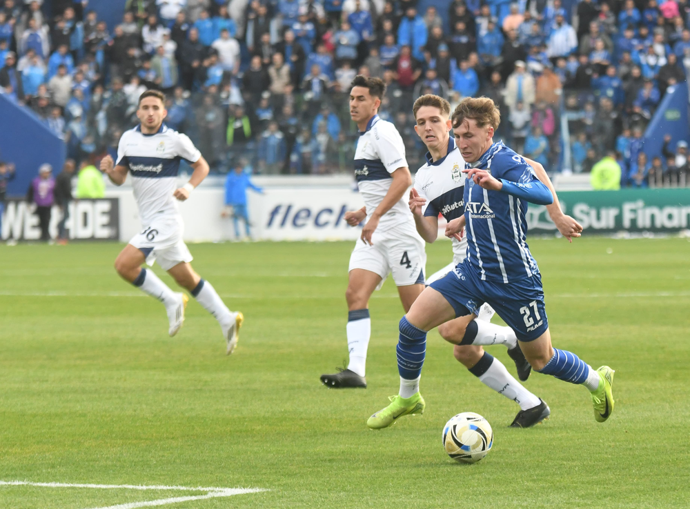 El Expreso no logró tener profundidad en el juego en los últimos metros en el primer tiempo.