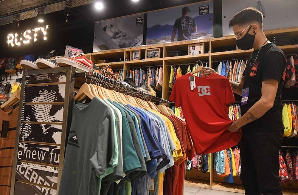 La indumentaria ocupa el segundo lugar entre lo que más se encareció y los textiles salieron a justificarse. Foto: José Gutiérrez / Los Andes