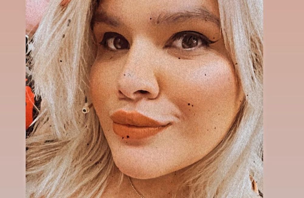 Flequillo recto y rubio extremo: el nuevo look de More Rial