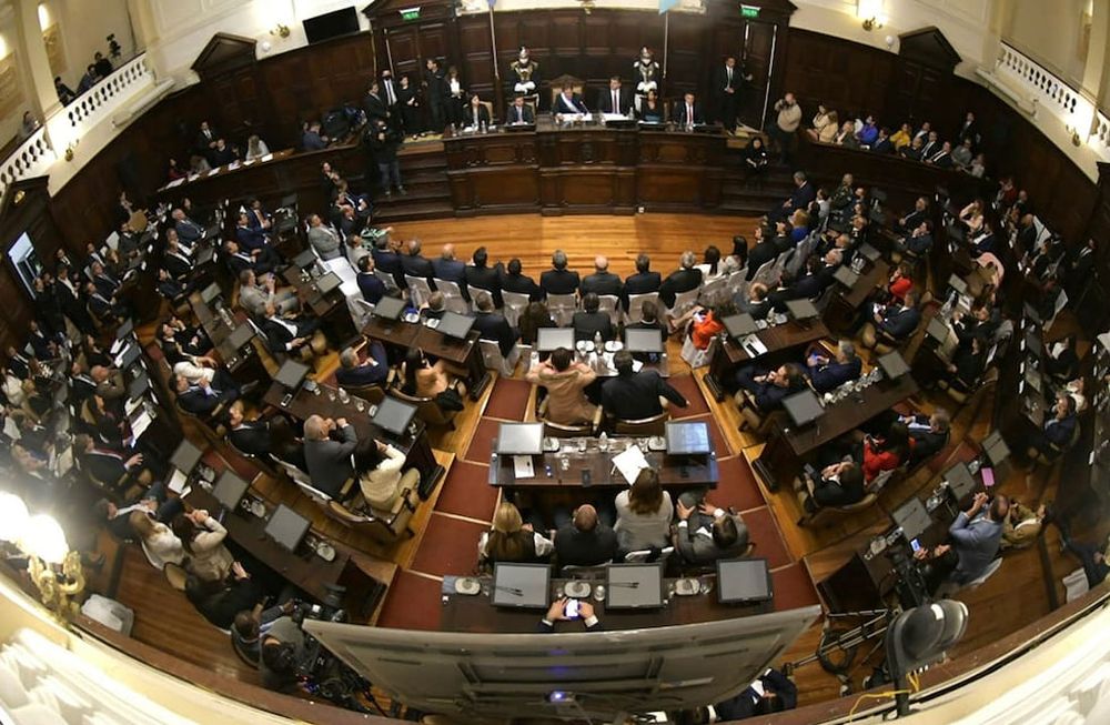 Mendoza oficializó los asuetos del 23 y 30 de diciembre y se sumaron más organismos del EstadoFoto: Orlando Pelichotti / Los Andes