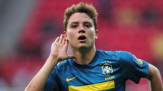 Un futbolista brasileño, premio a la exageración más ridícula del año