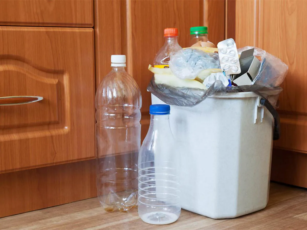 Trucos del hogar para poder eliminar los olores del tacho de basura.
