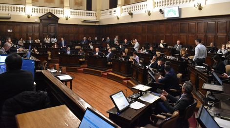 La Cámara de Diputados tratará este miércoles el proyecto que prevé equilibrio fiscal, reducción de impuestos y autorización de endeudamiento para obras del Metrotranvía y el Tren de Cercanía.