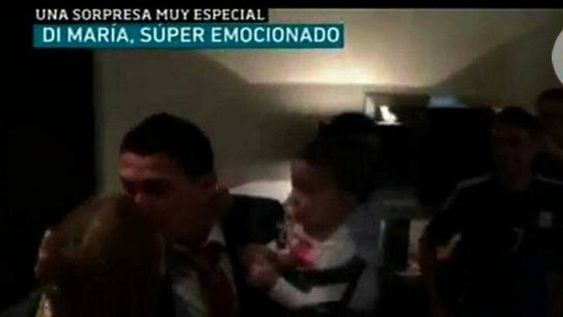 En su cumpleaños, Di María recibió una emotiva sorpresa de sus amigos