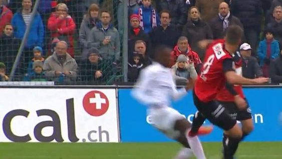 Demanda penal a un futbolista por romperle la rodilla a otro