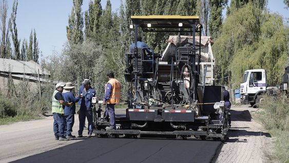 Comenzó a asfaltarse el desvío de carga pesada de San Rafael y estará listo en 7 días