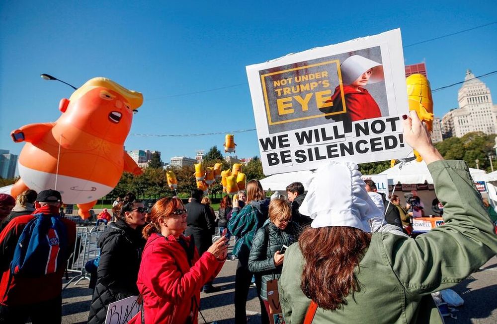 Marchemos a las urnas: masiva marcha de mujeres contra Trump