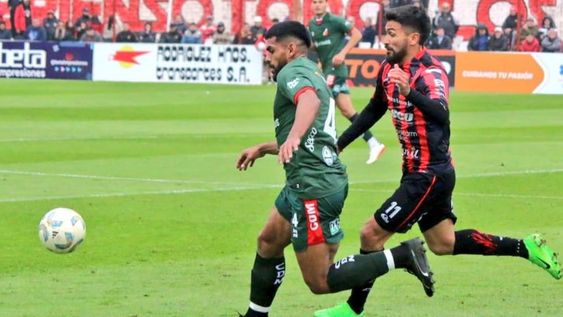 El Cruzado goleó a Patronato 3 a 1 y se metió a zona de Reducido. Una de las grandes figuras del local fue el lateral derecho local, Santiago Moyano (N°4)