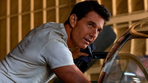 Tom Cruise en una escena de Top Gun Maverick. La película y el actor serán homenajeados en Cannes. (Scott Garfield/Paramount Pictures via AP)