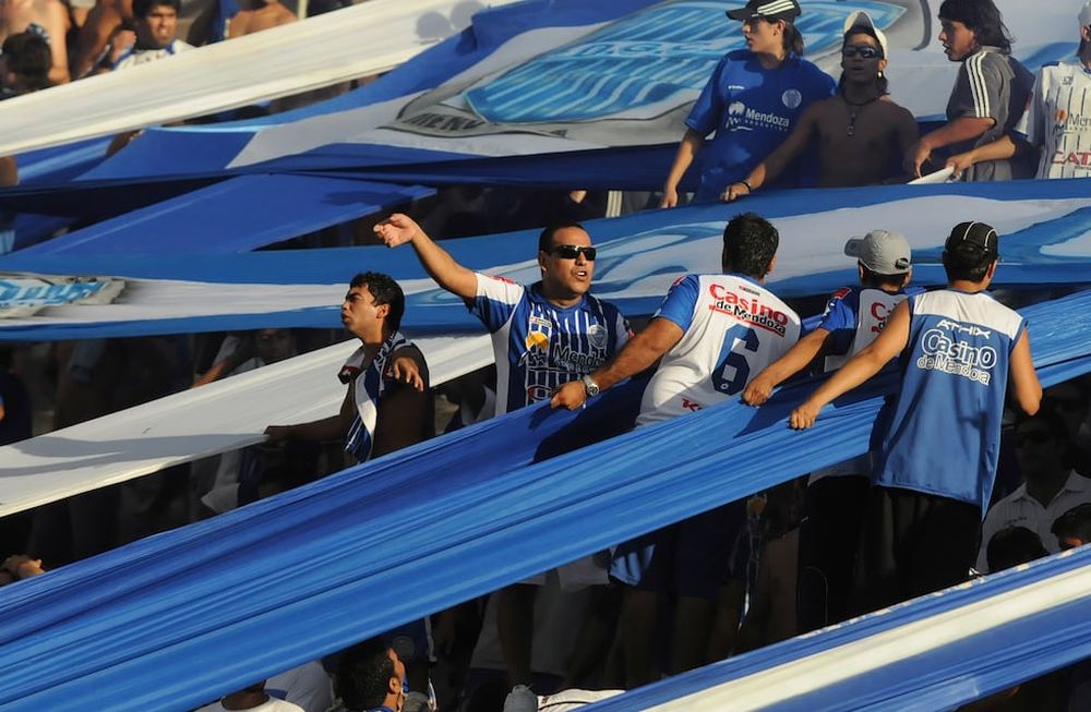 Hasta 2005, “El Cachorro” dirigía la barra tombina pero quedó sospechado de robar la recaudación de un partido. Entonces fue reemplazado por Aguilera.