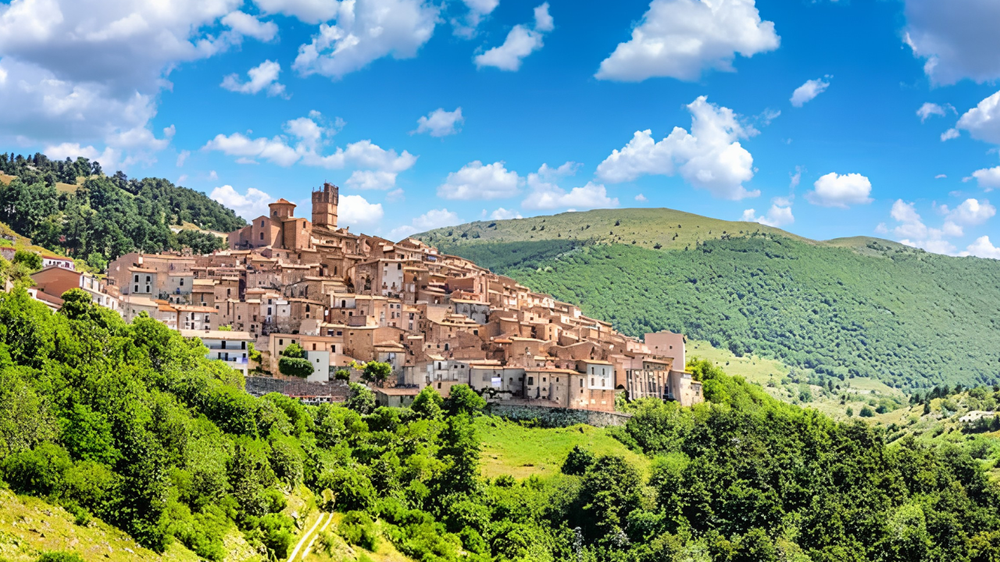 Vistas del Parque Nacional Gran Sasso e Monti della Laga, donde se encuentra el pueblo que busca nuevos habitantes.