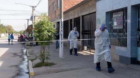 Discutió con la madre de su hijo y la mató de un balazo: también baleó al hermano