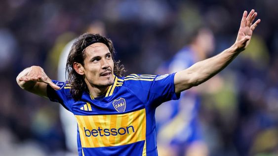 BUENOS AIRES (ARGENTINA), 15/08/2024.- Edinson Cavani de Boca celebra un gol este jueves, en el partido de ida de octavos de final de la Copa Sudamericana entre Boca Juniors y Cruzeiro en el estadio La Bombonera en Buenos Aires (Argentina). EFE/ Juan Ignacio Roncoroni