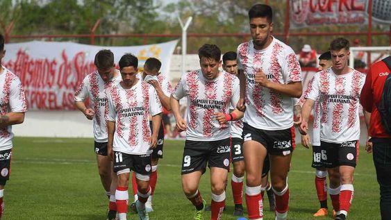 Huracán sufrió un duro revés ante Argentino de Monte Maíz. / LOS ANDES.