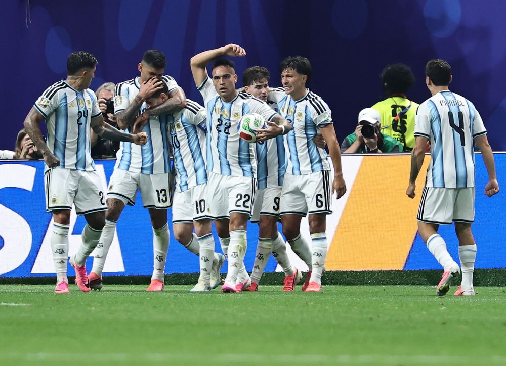 La Selección Argentina y una hazaña inolvidable: levantó la derrota, ganó 3 a 2 y sigue vivo en el Mundial