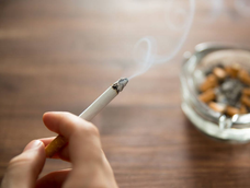 como realizar una limpieza profunda para quitar el olor a tabaco de tu hogar