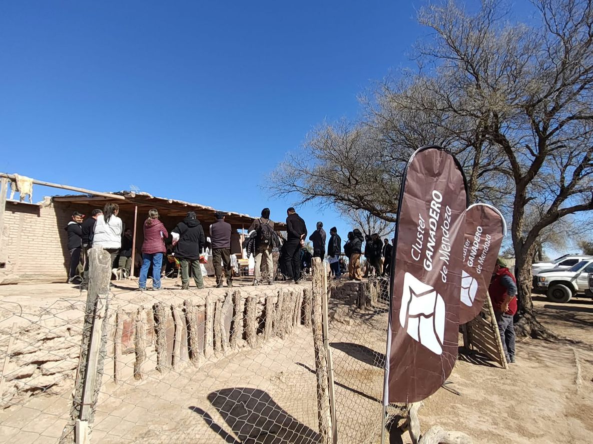 Jornada de capacitación para productores caprinos en Lavalle: sanidad, manejo a corral y salud de la familia rural, los principales temas.