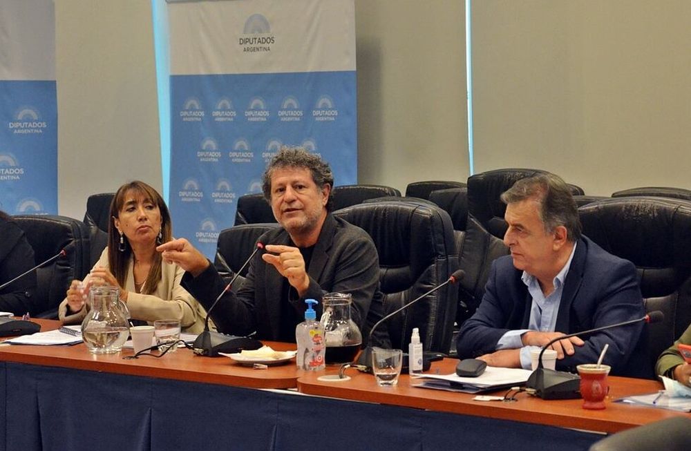 El bloque de diputados nacionales de la UCR analizó con especialistas el acuerdo con el FMI