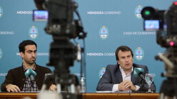 El 22 de abril el ministro de Hacienda Nieri y el titular de la Agencia de Financiamiento Víctor Fayad, lanzaban el reperfilamiento.