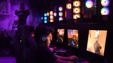 Losespacios que antes servían para trabajar, chatear y jugar en red, están devuelta en Mendoza. | Foto: Ramiro Gomez / Los Andes