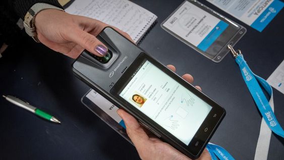 La Junta Nacional Electoral ya tiene listas las boletas, urnas y un nuevo dispositivo Identificador biométrico para una prueba piloto que se realizará en la provincia. Foto: Ignacio Blanco / Los Andes