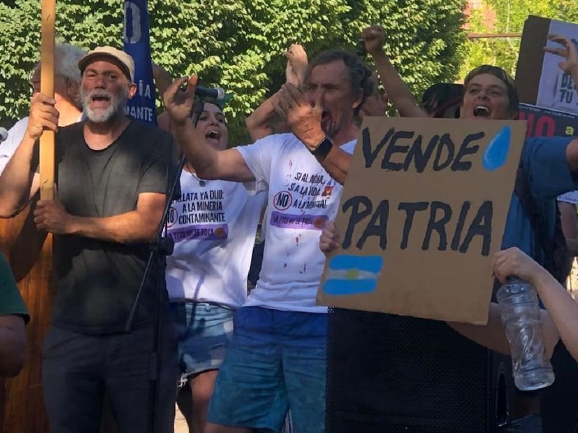 Antimineros irrumpieron en el acto de la Cámara de Proveedores Mineros de Uspallata y hubo una manifestación de la Uocra que apoyó la actividad en la zona. Foto: Gentileza