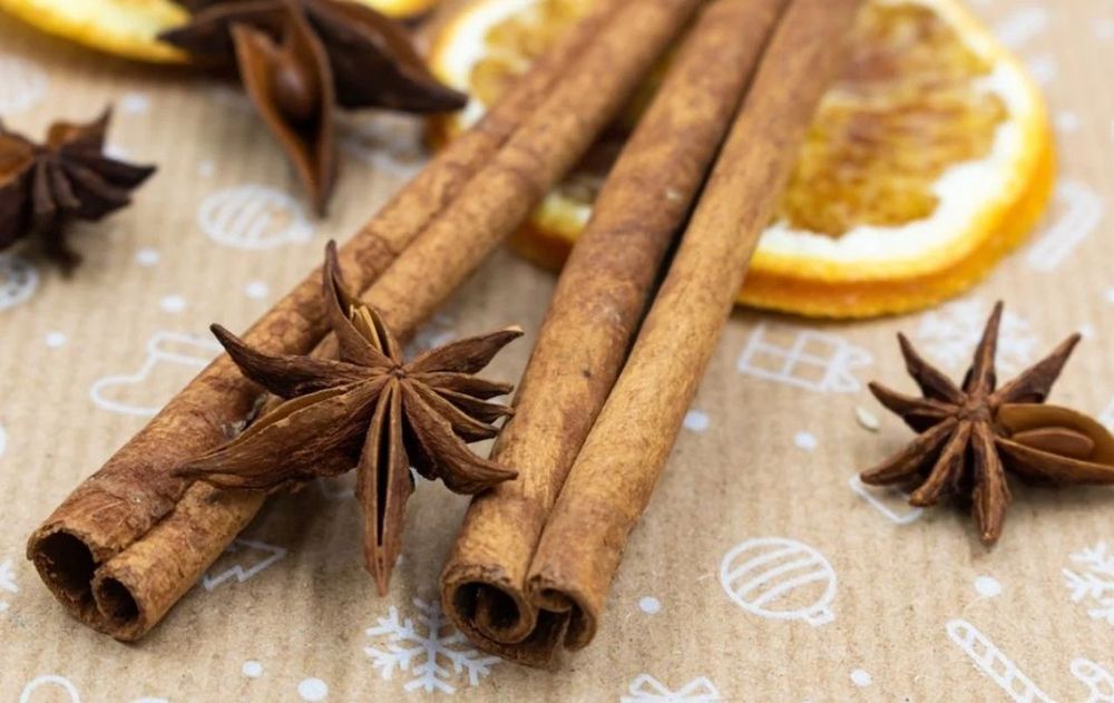 Los beneficios del té de limón y canela pueden transformarse en un complemento saludable para sentirnos mejor de manera natural.