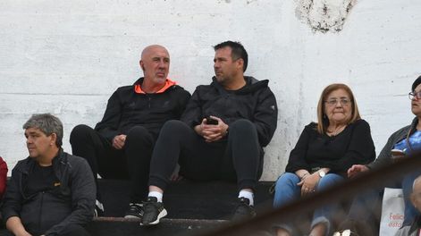Diego Dabove y el Gato Oldrá estuvieron presentes en el triunfo del Cruzado