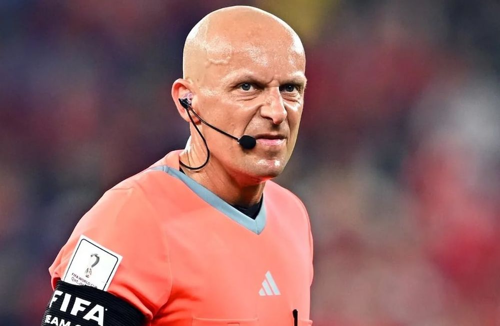 El árbitro de la final del Mundial le contestó a la prensa francesa y reveló por qué no anuló el gol de Messi.