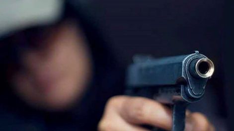 Los Andes | Una mujer de 45 años fue atropellada cuando ina en la bicicleta, pero no fue un accidente. Porque los 4 ocupantes del auto se bajaron armados para robarle. Foto: Imagen Ilustrativa.