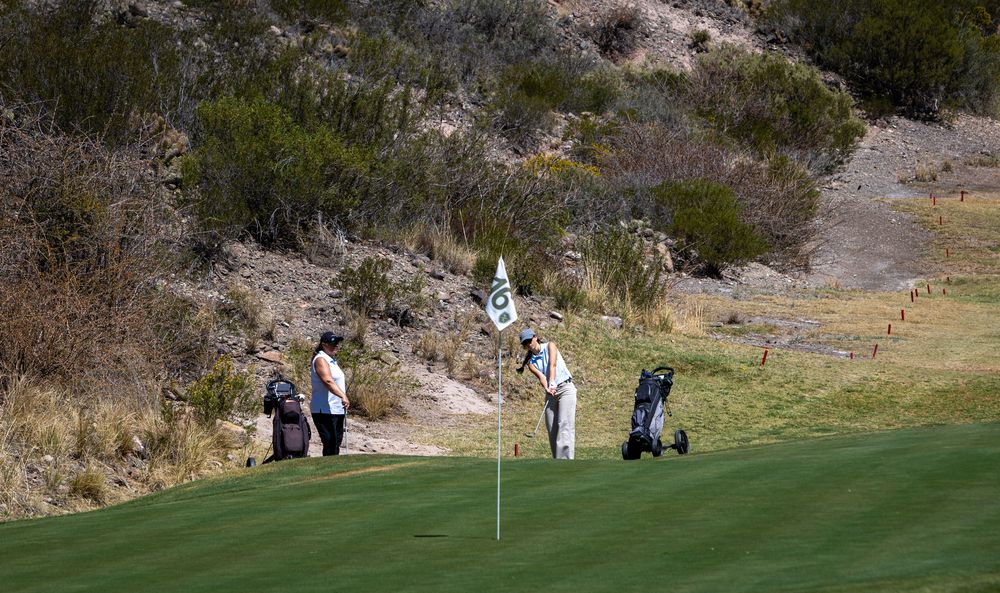 El campo de golf de Mendoza Norte, de 11 hoyos, forma parte de la propuesta deportiva y del paisaje que articula la vida del desarrollo. 