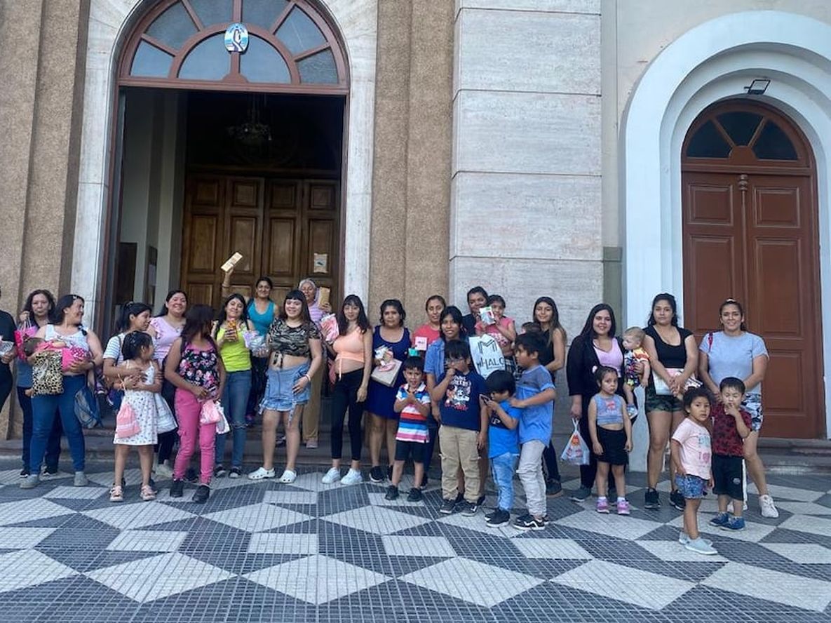 Mamás, futuras mamás y voluntarias de Vitam