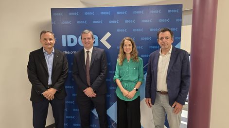 De izquierda a derecha: Fabián Kon, CEO del Grupo Galicia y director en IDEA; Santiago Mignone, presidente de IDEA y socio de PwC Argentina, Luciana Paoletti,&nbsp; directora ejecutiva de IDEA y Mariano Bosch, presidente del Coloquio y CEO de Adecoagro.