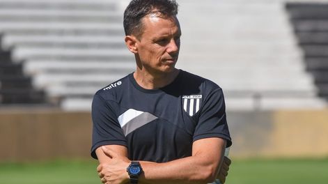 Los Andes | El Lobo del parque se prepa para la revancha contra Estudiantes de Caseros. En la foto, el DT Luca Marcogiuseppe. / Mariana Villa - Los Andes