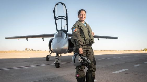 Capitana Marvel hizo temblar a Mendoza: así fue el vuelo de la primera aviadora de combate