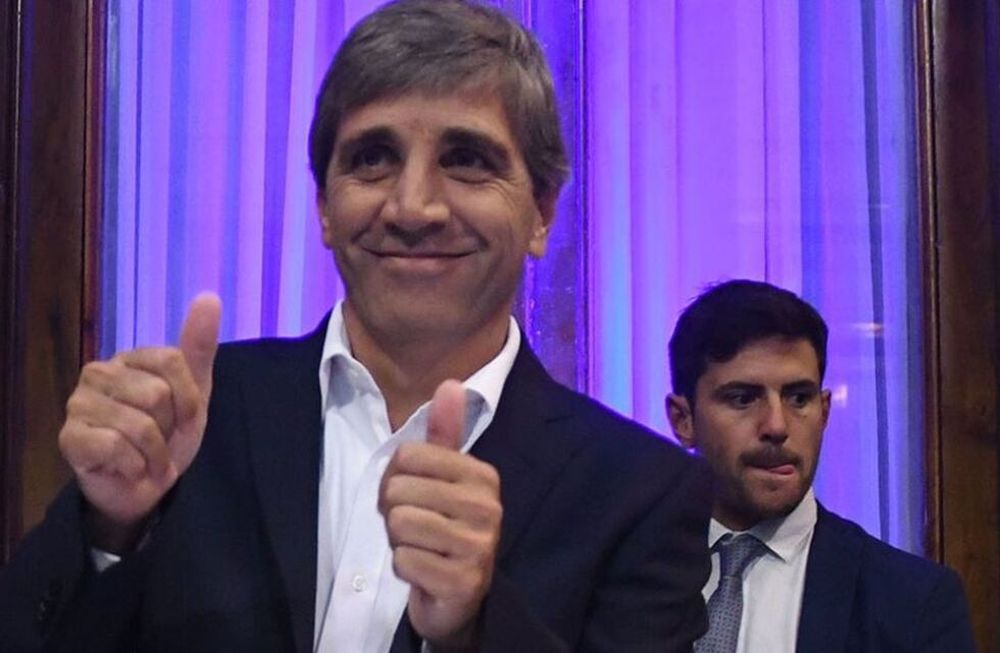 El ministro Caputo satisfecho con la mejora de la recaudación.