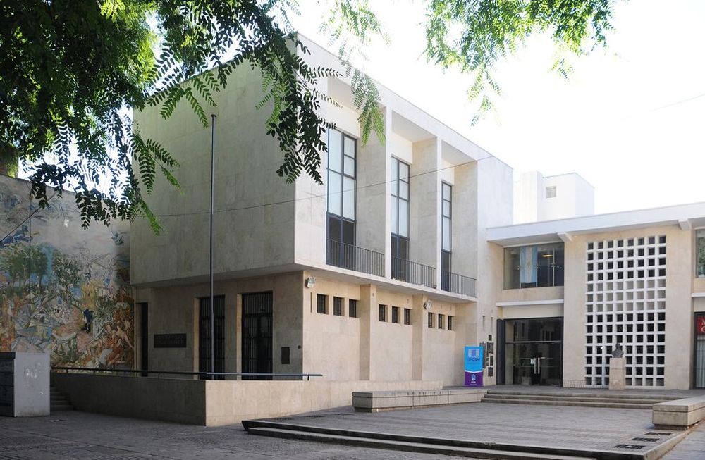 A punto de cumplir dos siglos de la creación de la Biblioteca Pública San Martín, el Ministerio de Turismo y Cultura festeja la literatura en el Teatro Independencia.