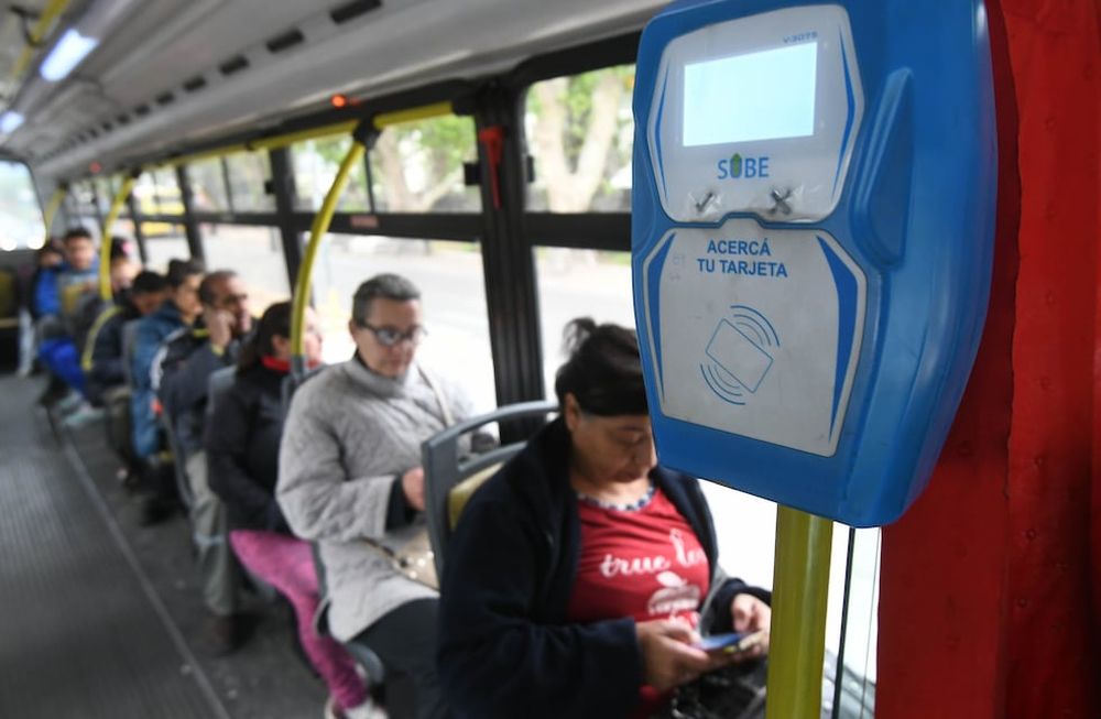 Desde este viernes, los usuarios sólo podrán abonar sus pasajes con el nuevo Sistema Único de Boleto Electrónico. Foto: José Gutiérrez / Los Andes
