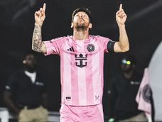 Lionel Messi tras convertir su primer gol en el encuentro contra el Nashville SC.